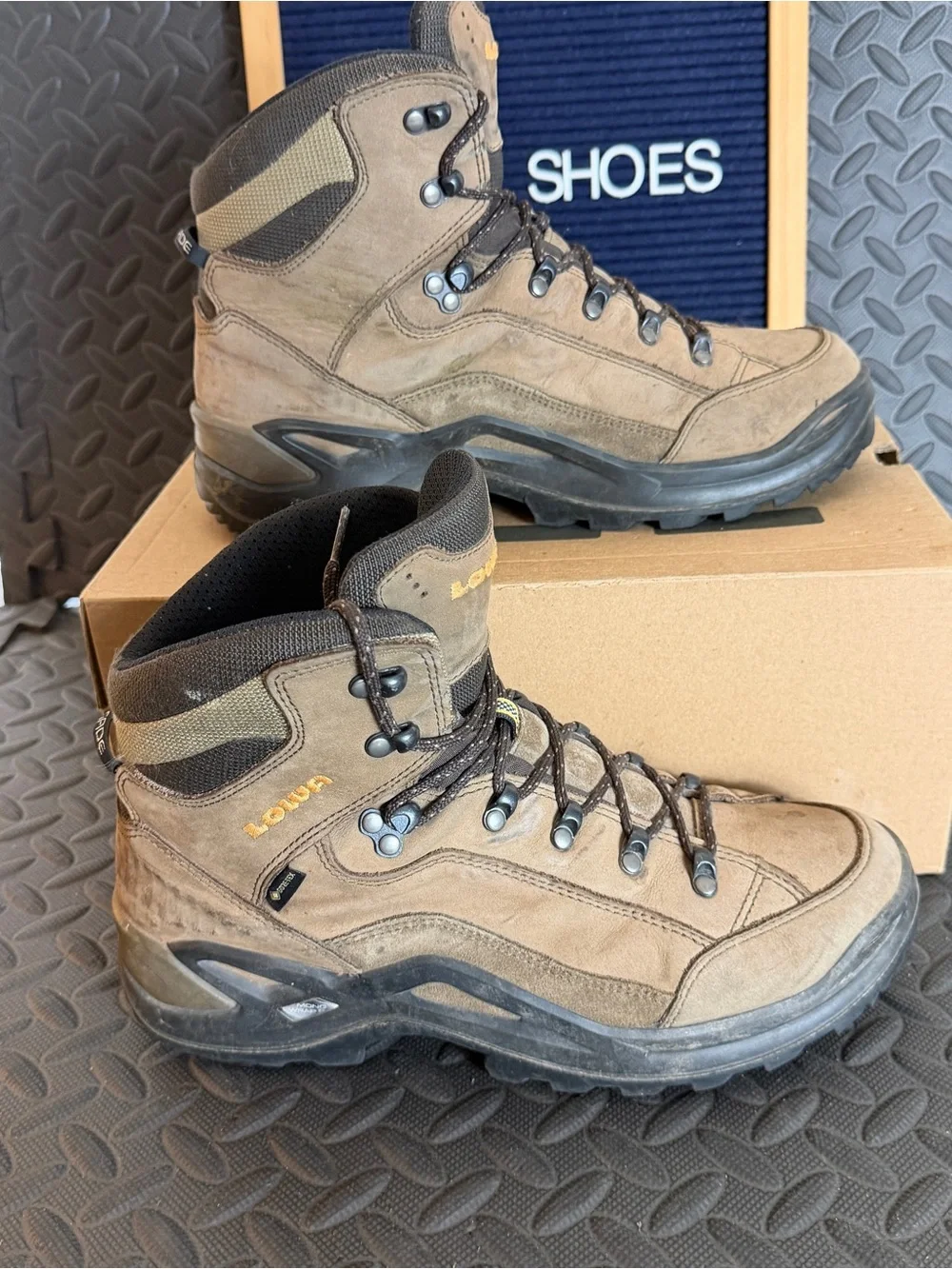 Lowa Renegade GTX Mid Boots Mens size 9.5 Brown Leather Hiking Trail (Bin#1)